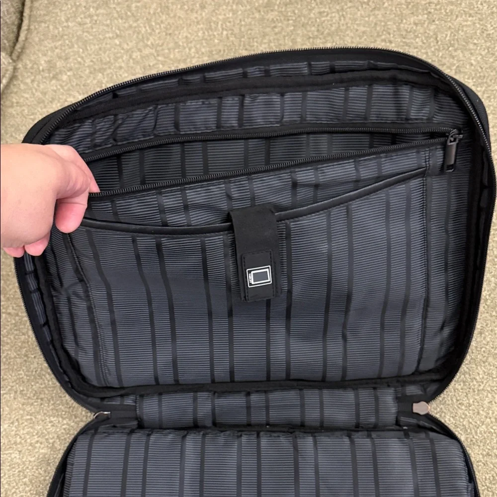 Kenneth Cole Reaction Laptop Business Travel Almost new